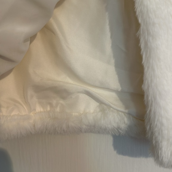 Gymboree white/cream fur shrug size 5-6 - Picture 4 of 5